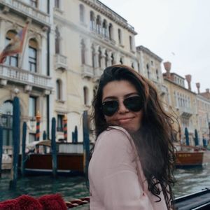 Meet your Posher, Kayla